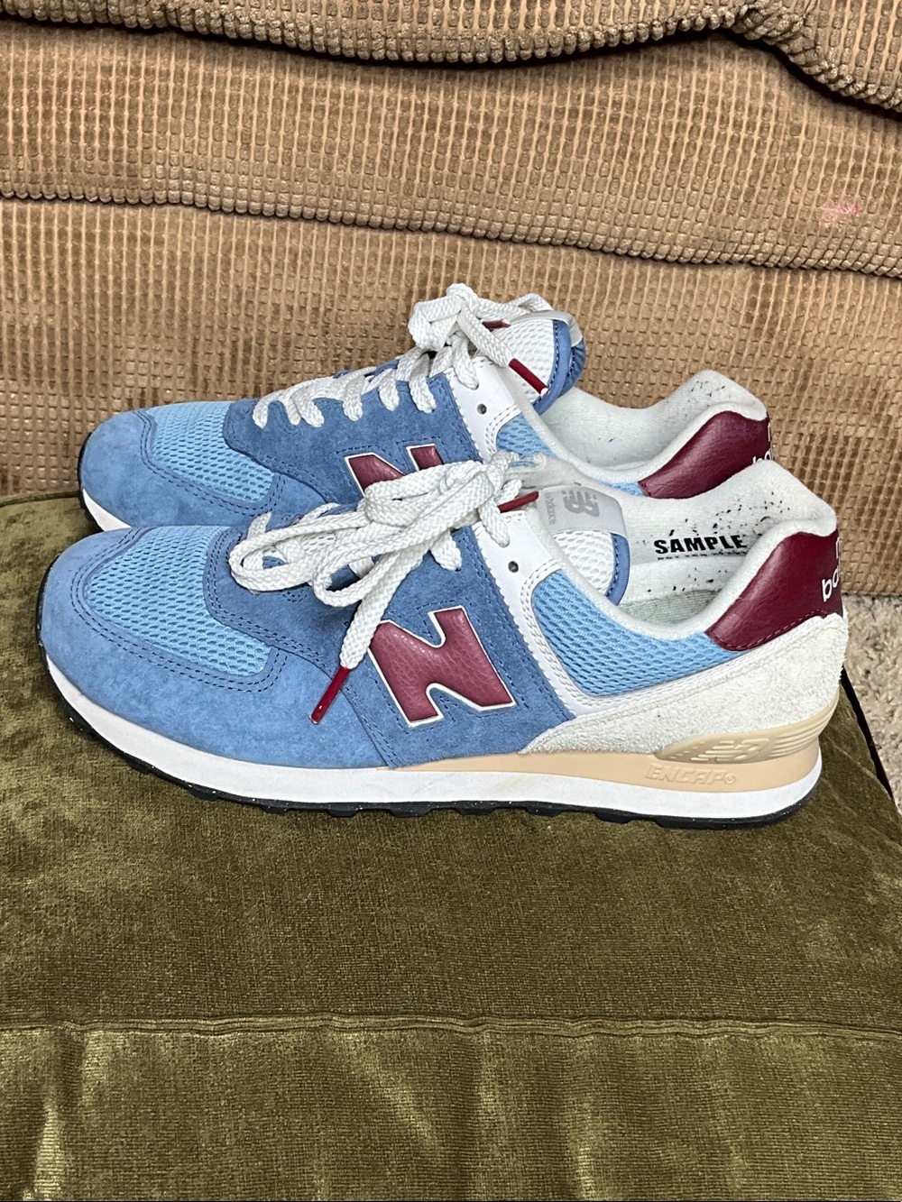 New Balance , unisex Light Blue & Maroon Men's Retro Runner Womens 9/Mens 8